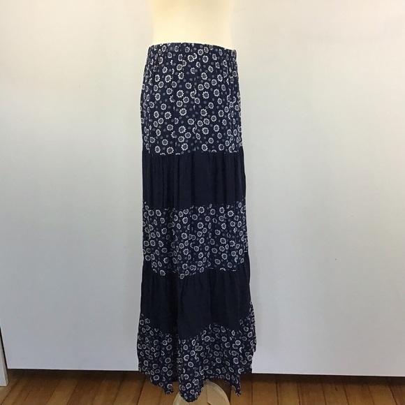 Solitaire Dark Floral Printed Tiered Boho Maxi Skirt size L - Picture 2 of 3
